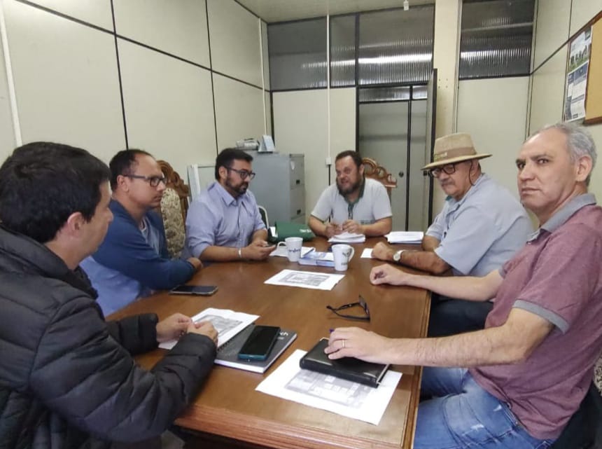 Representantes do Sindicato Rural de Tibagi e Prefeitura se reúnem para discutir detalhes da Semana do Produtor Rural.