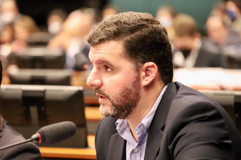 Ao defender o projeto, Lupion disse que a burocracia governamental não acompanhou o crescimento do setor.