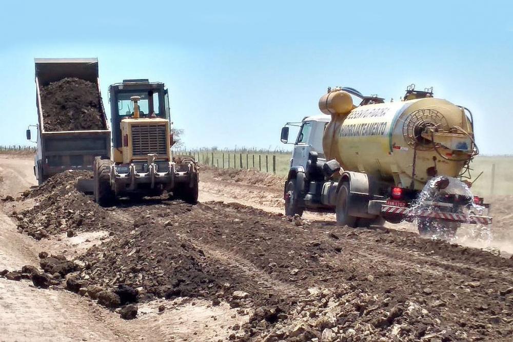 O Fundo Municipal de Apoio às Estradas Rurais do Município de Uruguaiana – FUNDESTRADAS, é destinado à recuperação, melhoria e manutenção das estradas vicinais. O fundo é mantido com o valor recebido anualmente pelo Município relativo ao ITR – Imposto sob