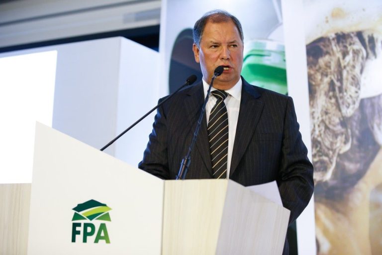 Presidente da Frente Parlamentar da Agropecuária (FPA), o deputado federal Alceu Moreira (MDB-RS) compara o agro brasileiro com o um motor, afirmando que “o setor pode ser impulsionado rapidamente se investirmos em pesquisa, tecnologia e inovação”.