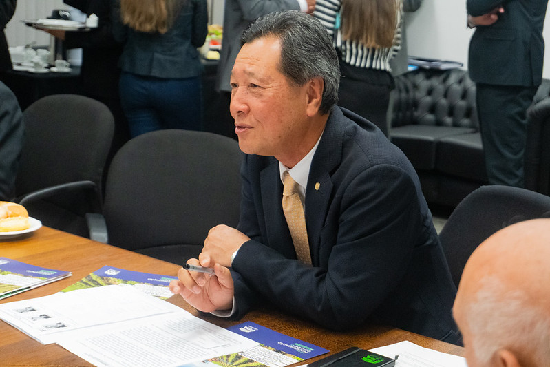 Nishimori complementa: “Precisamos produzir mais alimentos pensando no consumidor final, trazendo moléculas novas, mais seguras e menos tóxicas. O avanço da nossa agricultura vai trazer segurança alimentar para o Brasil”. 