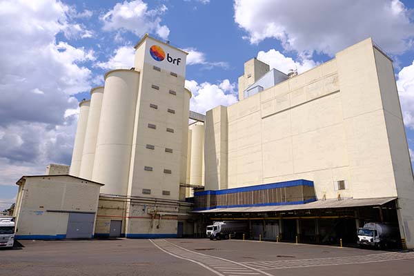 A BRF já possui planos para expandir a capacidade da planta para 18 mil toneladas ao ano, aumentando ainda mais sua presença no mercado saudita e ampliando seu portfólio de produtos de maior valor agregado.