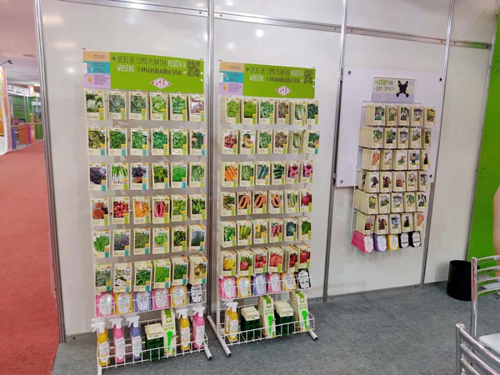 A empresa criou uma linha única e inovadora de sementes voltadas para pets, que conta com 20 variedades entre frutas, verduras, legumes e microverdes feitas especialmente para que os donos dos pets não precisem se preocupar ao ver o seu bichinho.