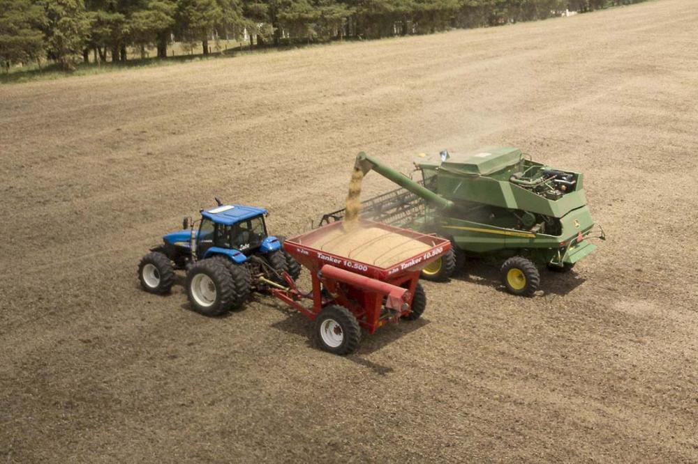 Após o término da safra, as concessionárias de máquinas e implementos agrícolas dos Campos Gerais fizeram rodadas de negócios para oferecer oportunidades únicas para os produtores rurais. Foto Toninho Anhaia