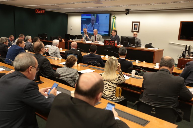 O ministro reforçou que a política deverá ofertar melhores condições de crédito à agricultura familiar, pequenos e médios produtores, por meio do Programa Nacional de Fortalecimento da Agricultura Familiar (Pronaf) e Programa Nacional de Apoio ao Médio Pr