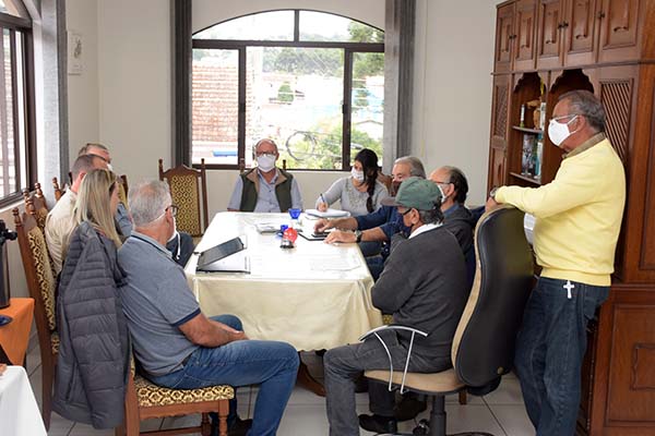 A reunião foi durante o Café do Produtor realizado sempre na quarta-feira. O encontro é aberto para todos os produtores rurais.