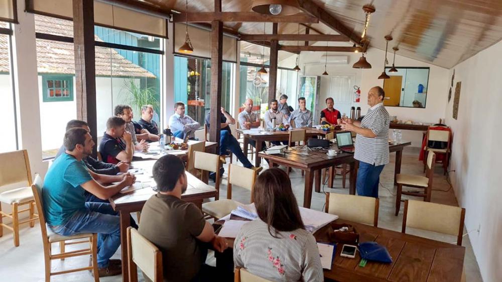 De acordo com o Cluster Manager Latin America, Edison Acherman, as ações de capacitação são fundamentais para que a empresa tenha um time alinhado e altamente capacitado para atender os produtores.
