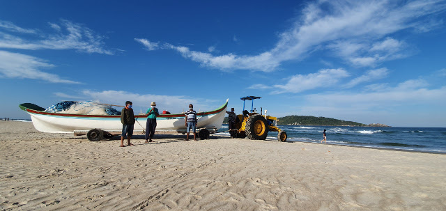 Pescadores da praia do Campeche prontos para a pesca da tainha