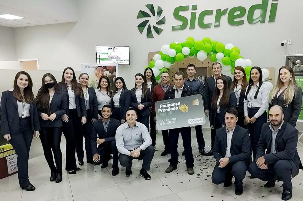 Em Piraí do Sul quem levou sorte na Poupança Premiada Sicredi foi o produtor rural Altair dos Santos Iasquevistz. Foto Toninho Anhaia.