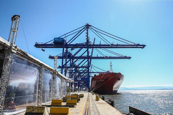  A marca representa crescimento de 18% em relação ao mês de março de 2020 e de 14% em relação à movimentação registrada em abril de 2019. O recorde anterior foi registrado em janeiro de 2020, com 84.601 TEUs movimentados.