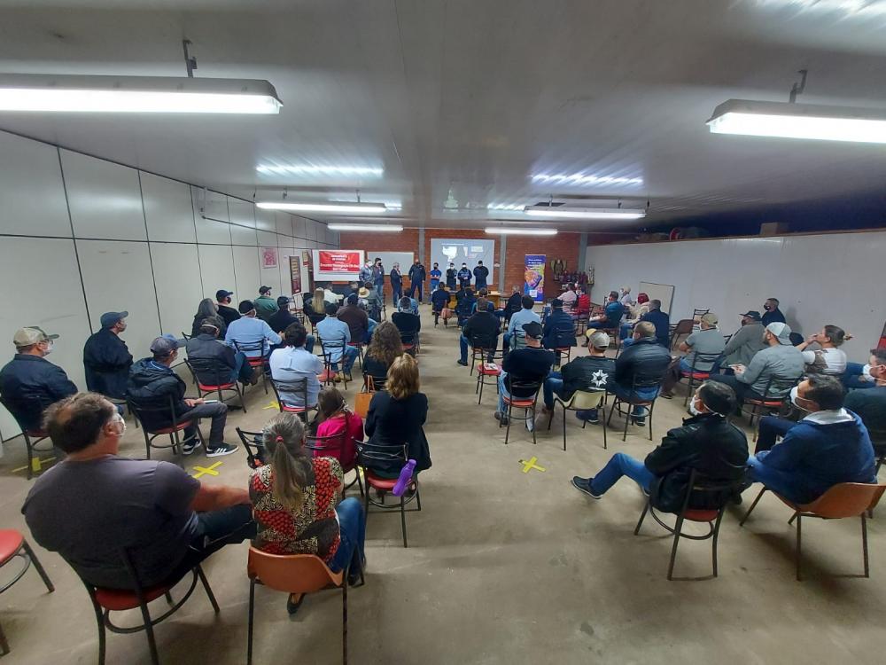 O treinamento aconteceu em momentos e a públicos distintos