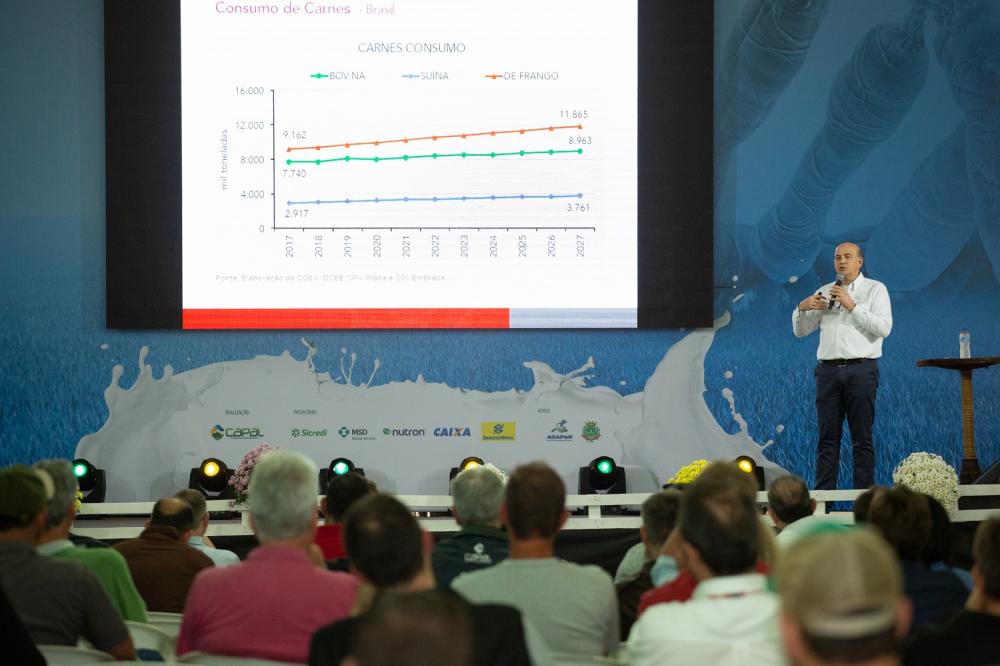 O encerramento do 5º Encontro de Suinocultores da Capal será com demonstração de cortes especiais com o especialista José Roberto Pozzebon e degustação preparada pelo chef Dobis, incentivando o aumento do consumo de carne suína. 