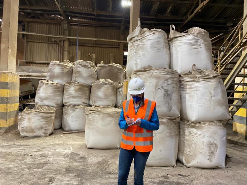 A equipe de fiscalização esteve em 21 estabelecimentos e coletou 26 amostras de produtos para análises nos Laboratórios Federais de Defesa Agropecuária.