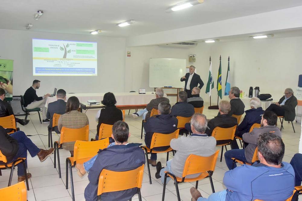 O encontro no Sindicato Rural de Castro reuniu diretoria, produtores, cooperativas e empresas do agro da região para conhecer a Plataforma Broto.