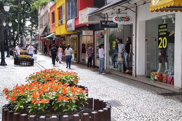 Um recorte até o dia 25 de cada mês mostra que os cofres públicos perderam 9,1% do que foi registrado no mesmo período do ano passado. Em relação aos valores previstos na Lei Orçamentária Anual (LOA), o deficit no ano já alcançou R$ 1,3 bilhão.