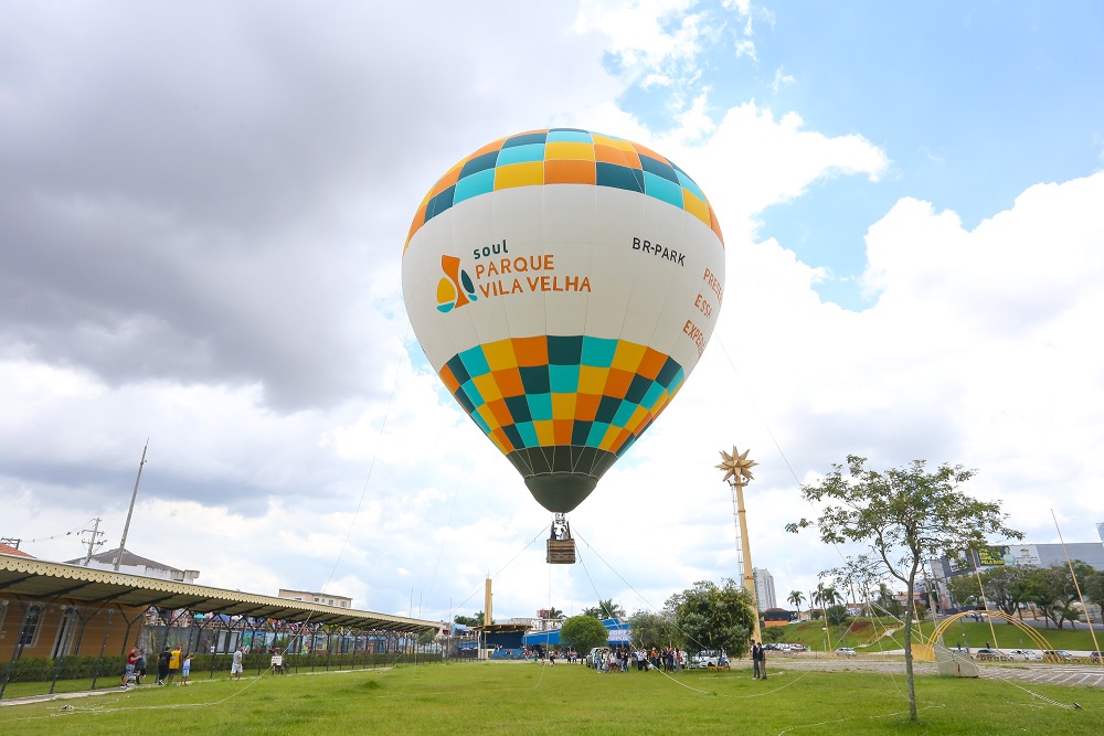 A atração mais aclamada do Parque, o voo de balão estacionário, que encanta a todos com seu visual maravilhoso dos Arenitos e dos Campos Gerais, também estará disponível*, nos dias 23 e 24 de julho