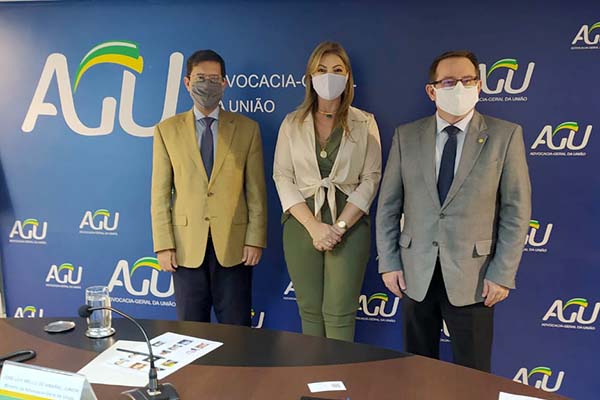 No encontro participaram o advogado-geral da União, ministro José Levi Mello do Amaral Júnior, e deputados federais Aline Sleutjes e Rodrigo Santini.