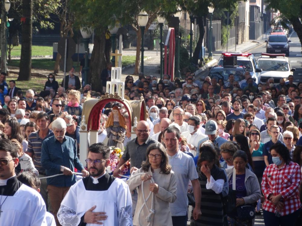 A procissão em louvor a Sant’Ana ganhou as ruas