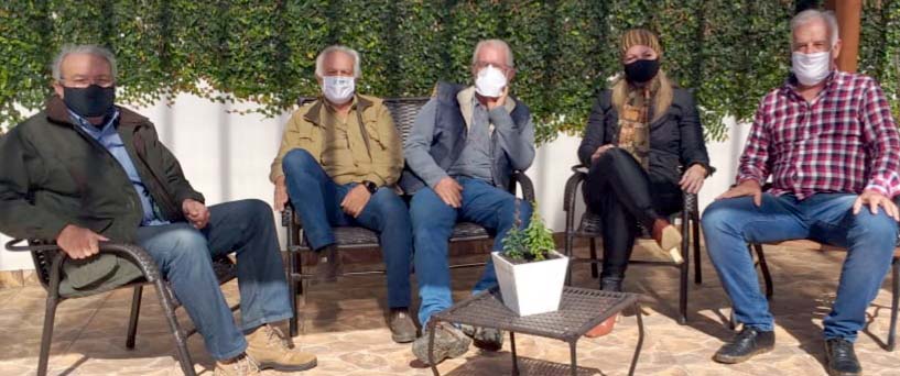 Na foto da direita para a esquerda: João, Aline, Frans, Hélcio e Eduardo.