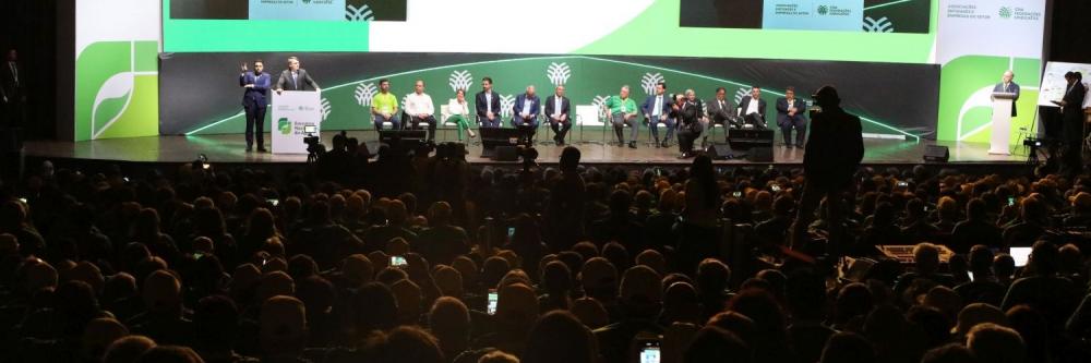 Na sua fala durante o evento, o presidente da República, Jair Bolsonaro, mais uma vez, destacou o trabalho dos produtores rurais e do setor agropecuário para a economia nacional.
