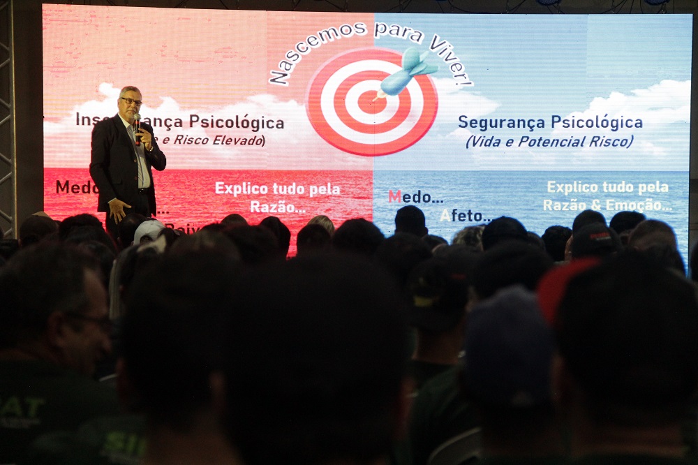 A palestra principal, com o tema “Mirar na Segurança é Acertar na Vida”, foi ministrada pelo psicólogo Geraldo Fialho.