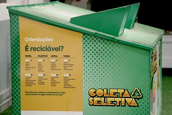 Apenas em 2018, 79 milhões de toneladas de lixo foram produzidar no Brasil, e no geral, segundo dados coletados pela Associação Brasileira de Empresas de Limpeza Pública e Resíduos Especiais (Abrelpe), apenas 3% do lixo brasileiro é reciclado.