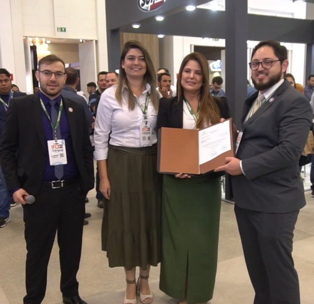 Representantes da Brazilian Fish e Ahmad Saifi