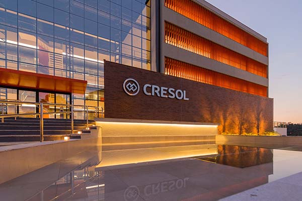 Central Cresol Baser, a pioneira das quatro centrais que compõem o Sistema Cresol que possui 560 agências e mais de 550 mil cooperados em 17 estados.