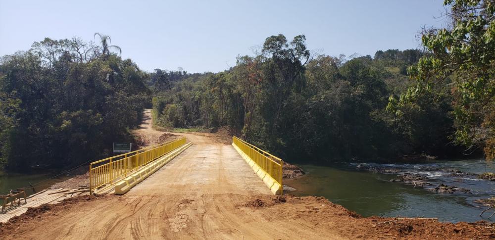 A ponte substitui a travessia de balsa e proporciona maior integração entre os municípios de Castro, Campo Largo, Itaperuçu, Cerro Azul e Rio Branco do Sul