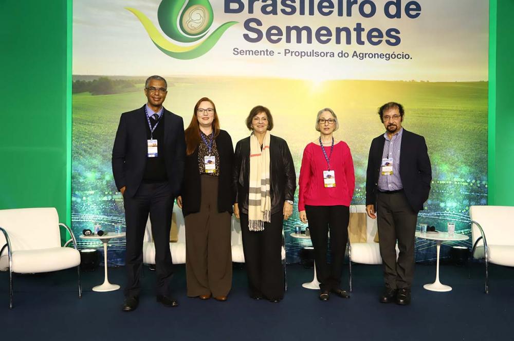 No Brasil são quatro LASOS (Rio Grande do Sul, Goiás, Minas Gerais e Pernambuco) que supervisionam 190 laboratórios de análises de sementes, entre públicos e privados. Foto: Divulgação/Márcio Queirós