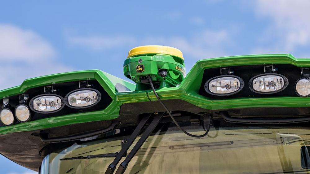A solução leva efetivamente a conectividade e a agricultura 5.0 ao campo brasileiro, a partir de um modelo inédito de instalação de antenas no qual o produtor não precisa fazer investimentos em infraestrutura de telecomunicações.