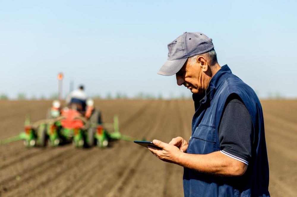 As ações do AgroNordeste Digital envolvem a criação e fortalecimento dos ecossistemas regionais de inovação; a promoção do empreendedorismo tecnológico; o incentivo às redes de aprendizagem e troca de experiências; e Conectividade Rural.