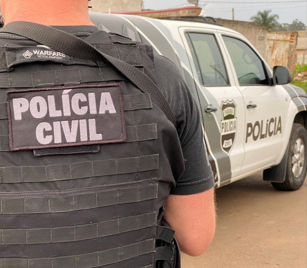 Os suspeitos foram presos no momento em que apresentaram o documento falso no Cartório de Notas em Piraí do Sul. 
