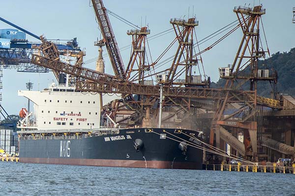 As exportações representaram 70% da movimentação de maio, chegando a 4 milhões de toneladas no mês. A soja, em grão e farelo, foi o principal produto embarcado: 2,7 milhões de toneladas.
