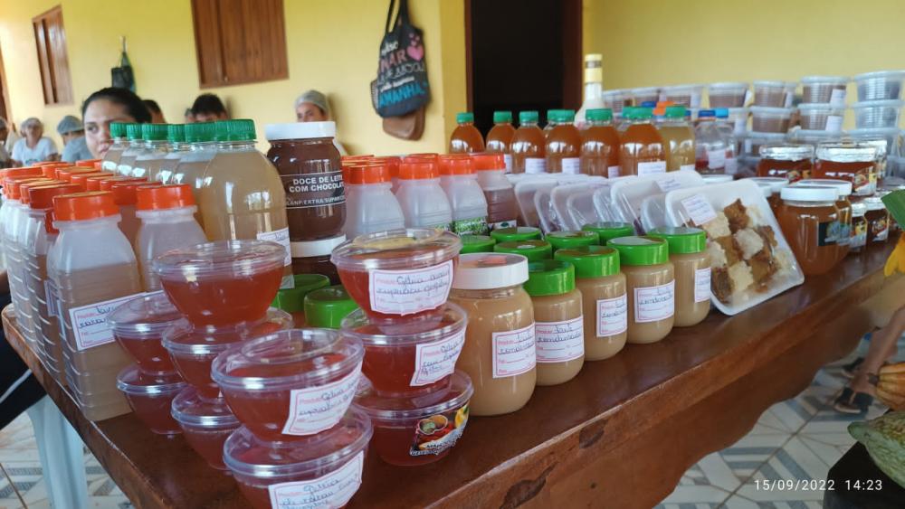 Frutas são transformadas em diferentes produtos para compor a renda familiar Imaflora