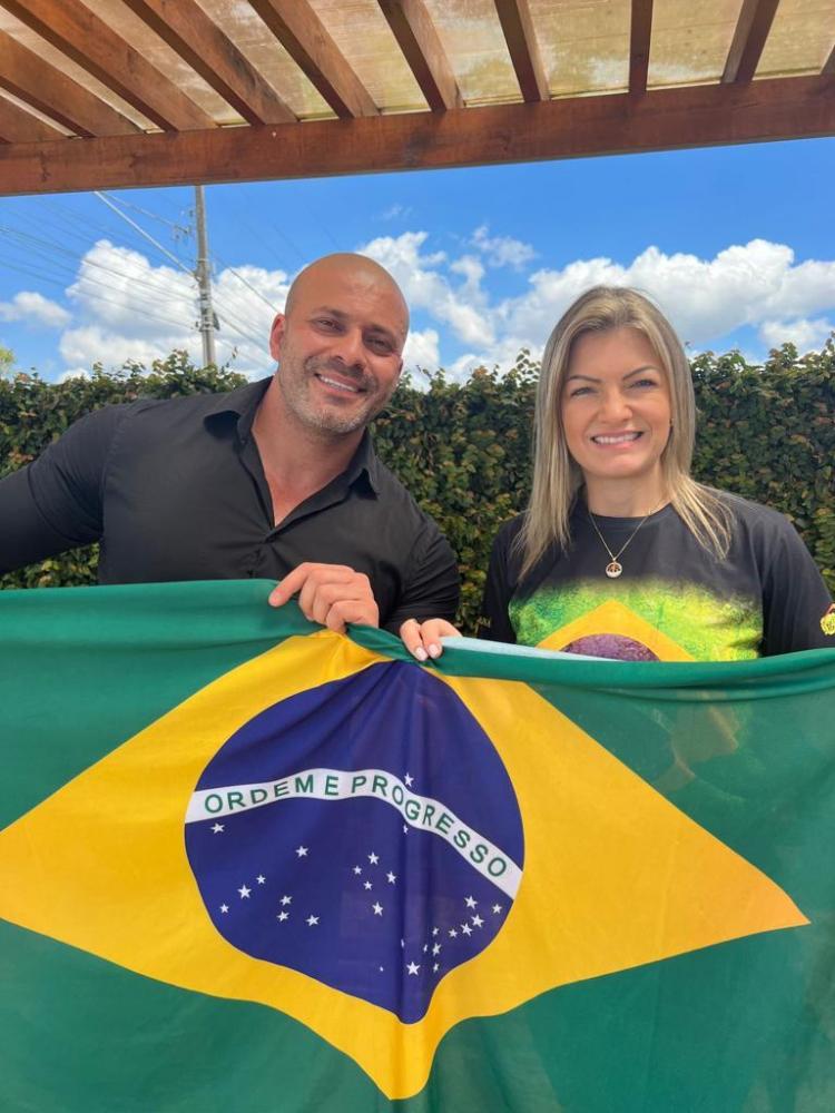 Deputada Federal Aline Sleutjes e o Deputado Federal Daniel Silveira em campanha pelo Presidente Bolsonaro no Paraná