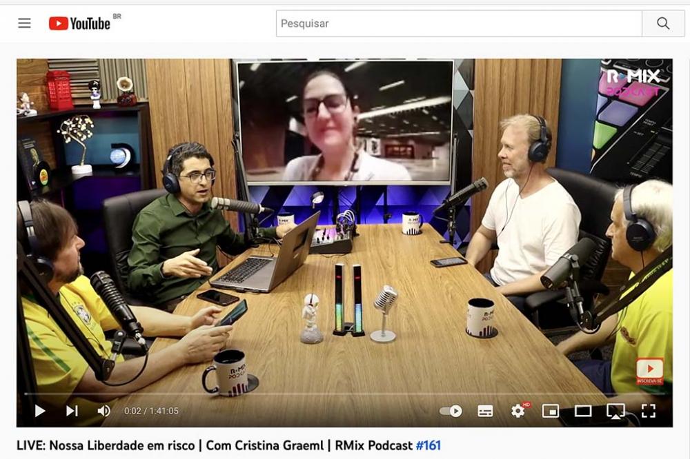 O podcast teve a duração de quase duas horas e diversos assuntos foram abordados