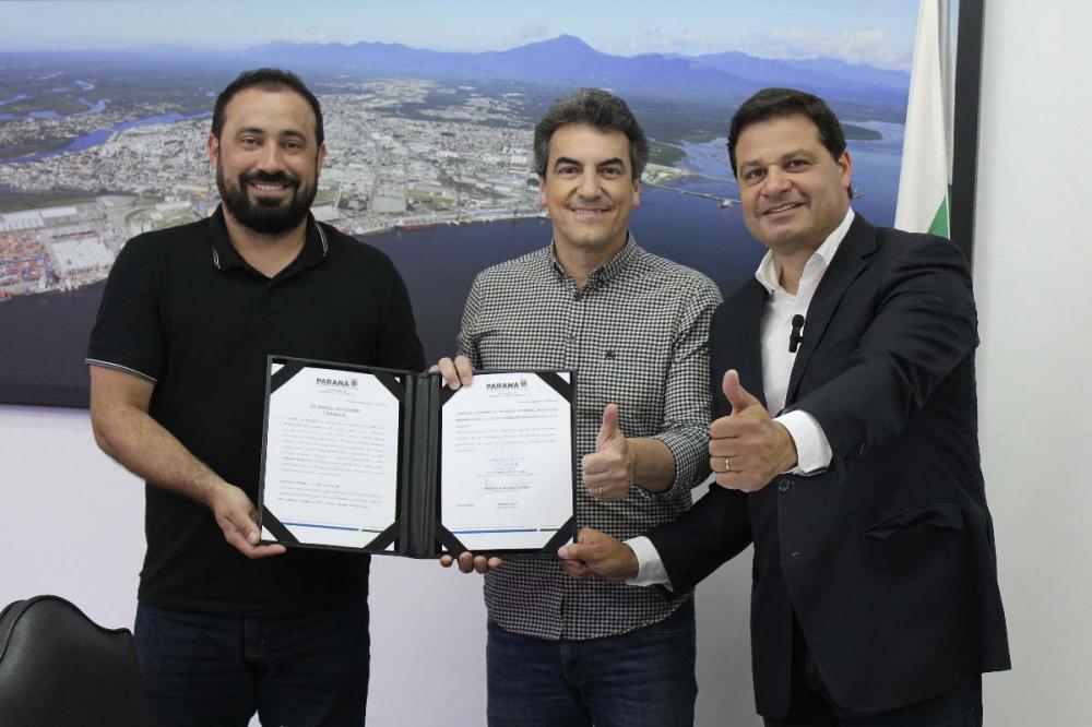 Prefeitura assina convênio para a pavimentação de todo do Jardim São Lourenço. 