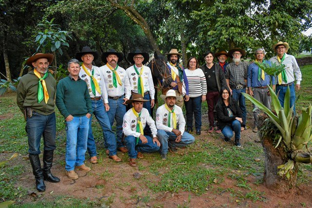 A Comitiva Paulista recepcionados pela Administração Municipal, pela prefeita, e Secretarias de Educação, Cultura, Esporte e Lazer (SMECEL) e Turismo e Meio Ambiente (SETMA) no Parque Ambiental Ruy Cunha, num momento de homenagens e resgate da cultura e 