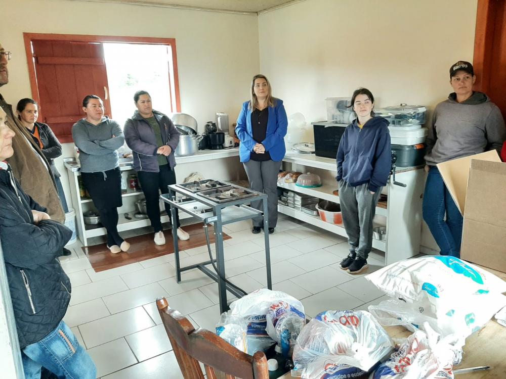 O conteúdo aborda boas práticas de produção e ensina como fazer queijos, manteigas e iogurtes, entre outros.