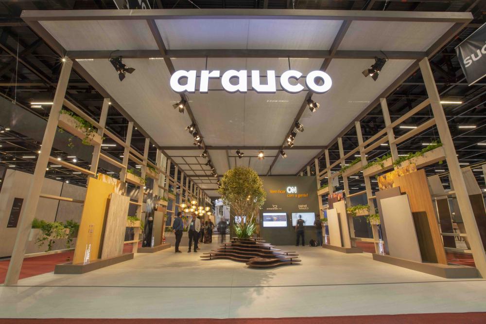 Essa certificação é uma obrigatoriedade para chapas exportadas aos Estados Unidos e outros países, mas não é uma exigência no Brasil. Ainda assim, desde 2017, todos os painéis produzidos pela Arauco no país atendem o nível 2, o mais seguro da norma, e são