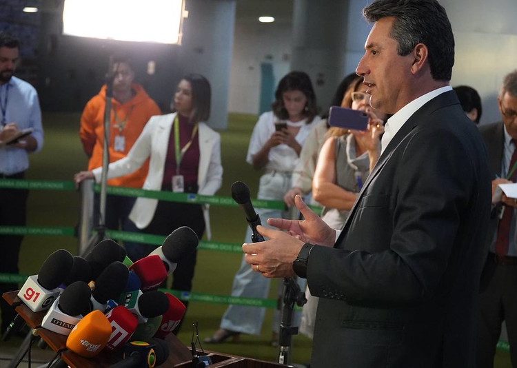 “Meio ambiente e agronegócio se complementam e é por isso que a Conferência do Clima vai ter a presença dos nossos parlamentares, com a esperança de importantes interlocuções para o futuro do país”, explicou Sérgio Souza. 