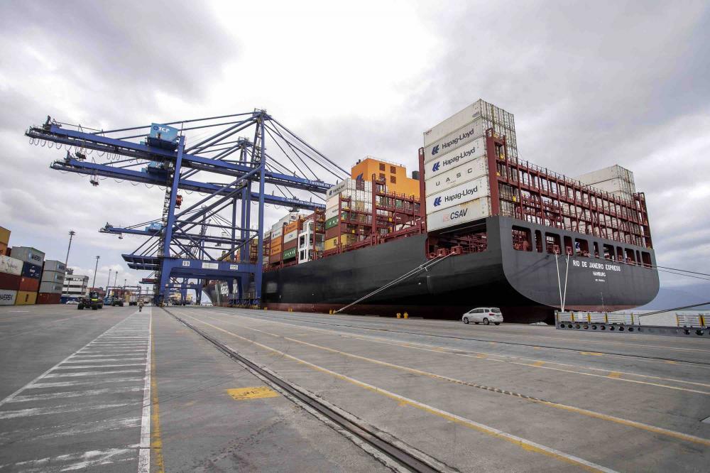Porto de Paranaguá tem dez berços operando com calado maior e atrai navios cada vez maiores - Foto: Cláudio Neves/Portos do Paraná