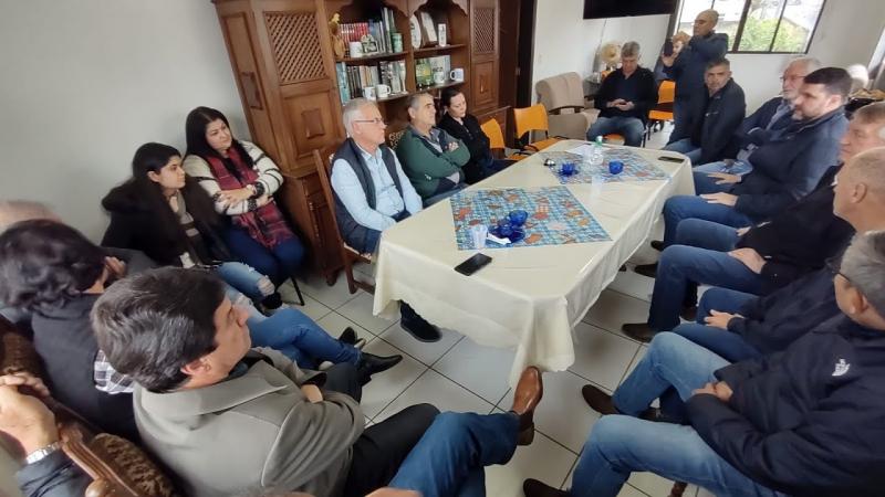 Pedro Lupion e Moacyr participam do Café do Produtor em Castro.
